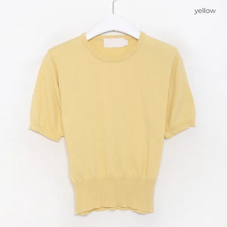 Simple U-neck knit