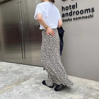 Leopard print pleated skirt