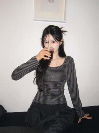 U-neck shirred long-sleeved T-shirt