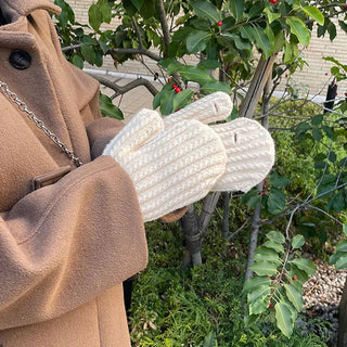 Cable knit gloves
