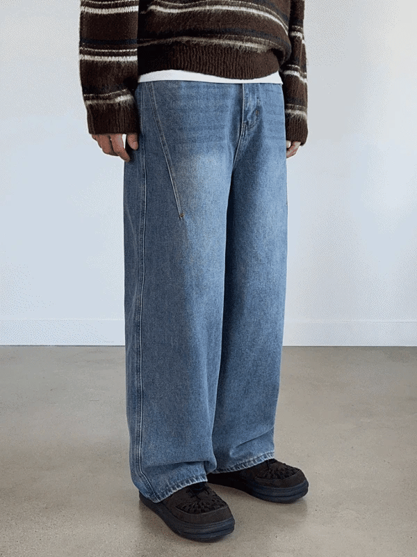 Goat Back Pocket Wide Curved Denim Pants