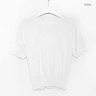 Simple U-neck knit