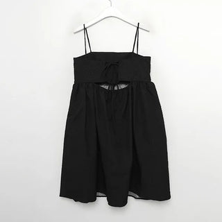 Back Point Ribbon Dress