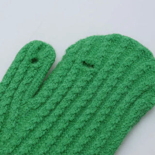 Cable knit gloves