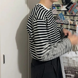Simple two-tone striped T-shirt
