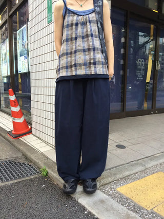Wide-legged pleated chino pants