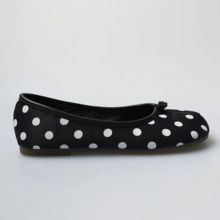Tabi shoes