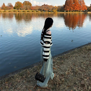 Shoulder slit striped knit