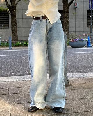 Wide-leg denim jeans with rear pockets