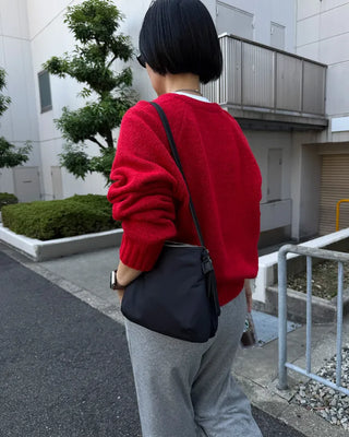 Loose-fit V-neck knit