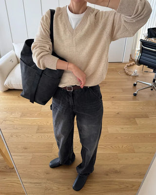 Loose-fit V-neck modern knit