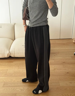 Line detail sweatpants