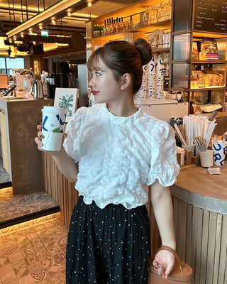 Embossed puff blouse