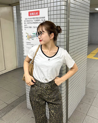 Two-tone neckline ribbon half T-shirt