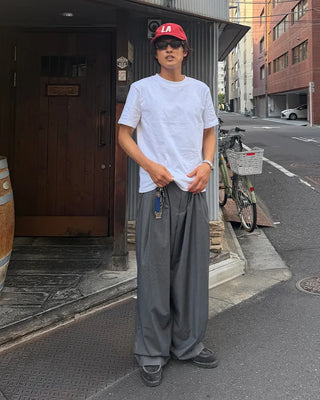 Wide-leg slacks with inner hooks and pleats