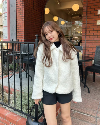 Loose-fitting colored fur jacket
