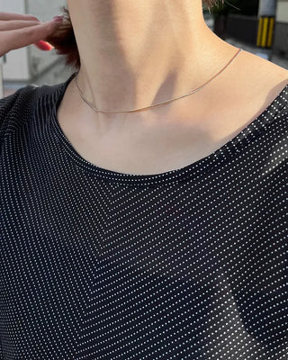 Simple line necklace