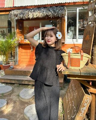 High-neck frilled neck and wide-leg pants set