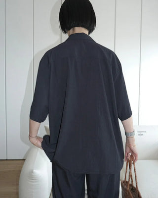 Open-collar short-sleeved shirt