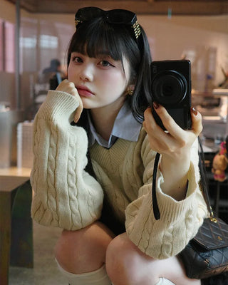 V-neck Loose Fit Cable Knit