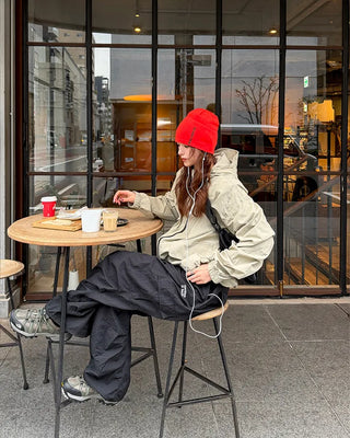Hooded windbreaker with pockets