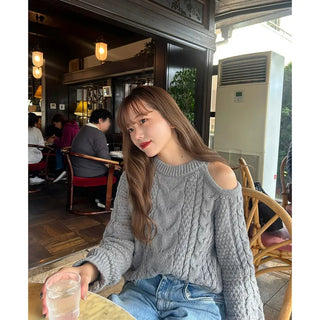 One-shoulder cable knit