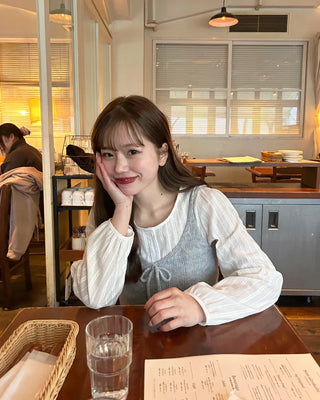 (Set) Punching Lace Tie Blouse