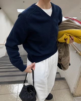 Basic wool V-neck knit