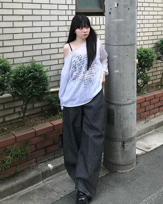 Off-shoulder lettering knit
