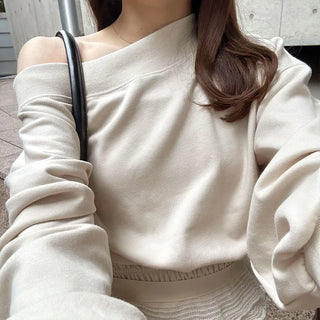Off-shoulder cropped sweatshirt