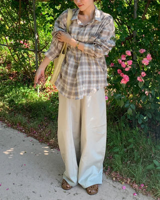 Curved wide-leg pants