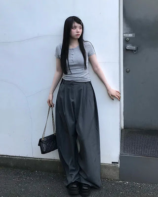 Pleated wide-leg slacks