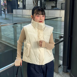 Hand warmer high neck T-shirt