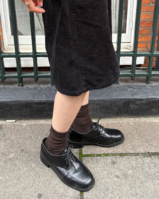 Square-toe lace-up shoes