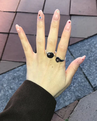 Simple cubic ring