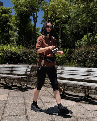 Side-slit capri pants