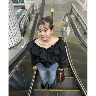 V-neck frill blouse
