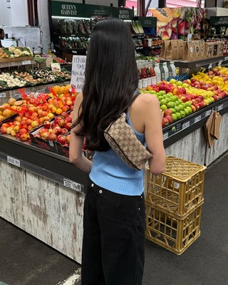 Button-up, large collar, sleeveless knit top