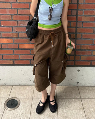 Wide cargo shorts