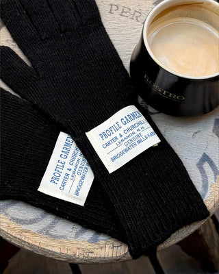 Label knit gloves