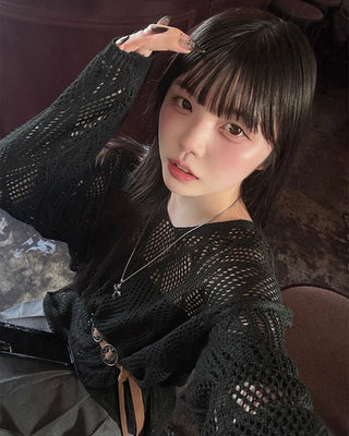 Sleeveless perforated knit set with belt