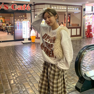 BEYOND Lettering Sweatshirt