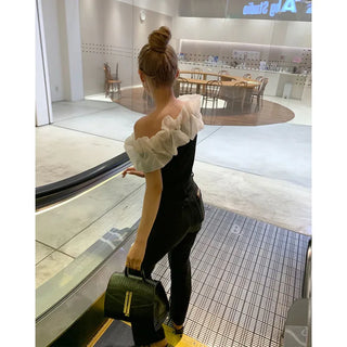 Chiffon frill off-shoulder T-shirt