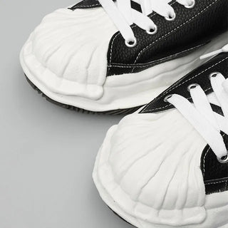 bold sole casual sneakers