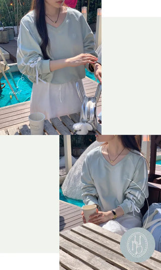 Loose-fitting stitched ribbon V-neck sweatshirt (4c)