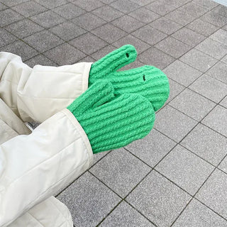 Cable knit gloves
