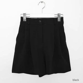 Two-pleat shorts