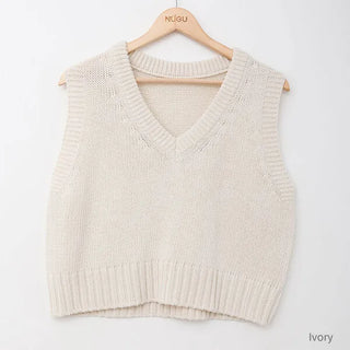 Basic semi-cropped knit vest