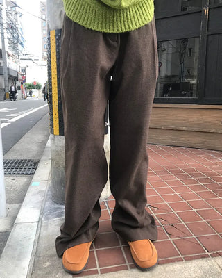 One-pleat slacks