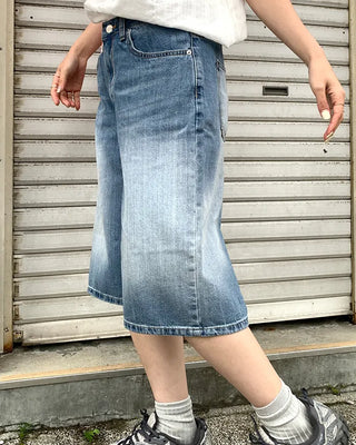 Back-button Bermuda shorts